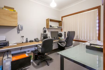 TWO BEDROOM UNIT CLOSE TO SHOPS - Photo 5