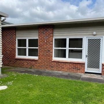 1 BEDROOM - L0NG DRIVE - REAR UNIT - Photo 2