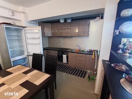 Zamca- zona cu verdeata. Apartament cu 2 camere decomandate - Photo 2