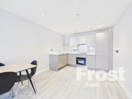 Petersfield Avenue, Slough, Berkshire,SL2 - Photo 4
