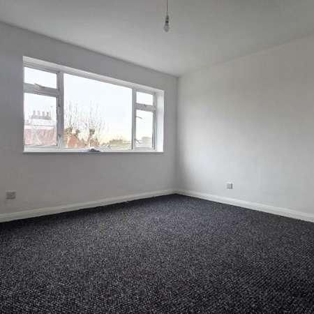 St Bernards Road, London, E6 - Photo 1