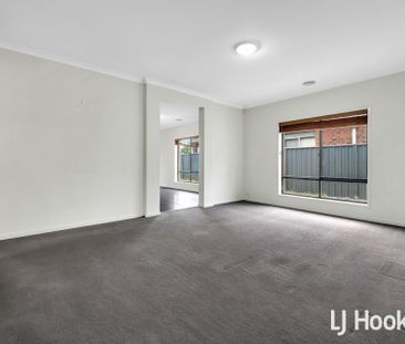 122 Manor Lakes Boulevard, Manor Lakes VIC, Belconnen - Photo 1
