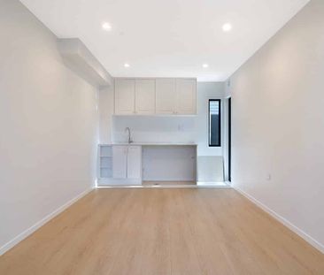 Brand-New ! Exceptional 4-Bedroom Townhouse for rent in Prestigious... - Photo 3