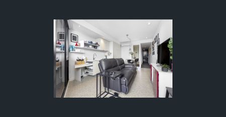 Stylish South Yarra Apartment in a Premium Lifestyle Precinct! - Photo 2