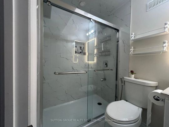 Detached Home For Lease | W9229201 - Photo 1