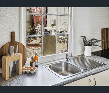 Heritage c.1840 Whaler’s cottage - Photo 5