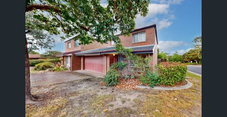 Spacious Family Home with Comfort and Convenience in Forest Hill - Photo 2