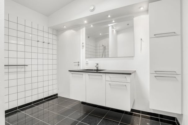 Skønt og rummeligt rækkehus med lukket have - Photo 1