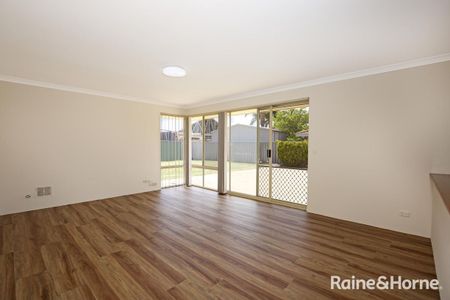 LARGE FAMILY HOME IN SOUGHT AFTER LOCATION - Photo 4