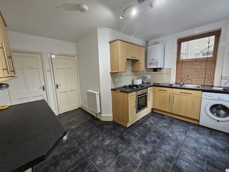 One bedroom ground floor flat - Photo 4