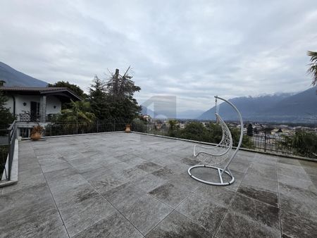 ELEGANCE, TRANQUILLITY AND LAKE VIEW - Photo 5