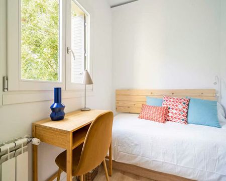 Calle de Alburquerque, Madrid, Community of Madrid 28010 - Photo 3