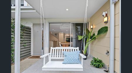 Stylish 3-Bedroom Townhouse in Brightwater! - Photo 3