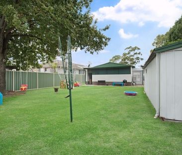 Single level 3 bedroom home with fully secured yard - Photo 6