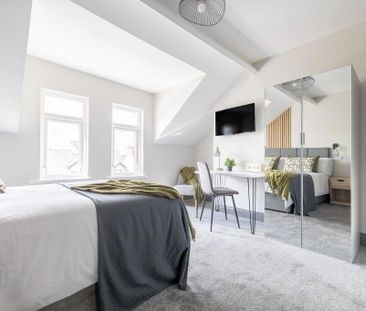 Room 5, 65 Ballygomartin Road, Belfast, BT13 3LB - Photo 6