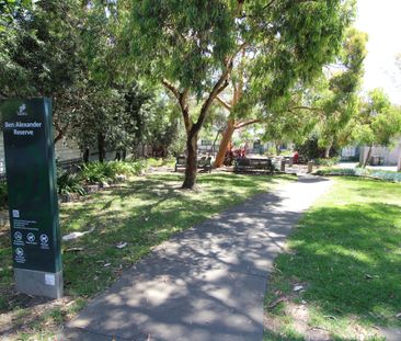 Prime Richmond Position Near Cafés, Trams & CBD! - Photo 1