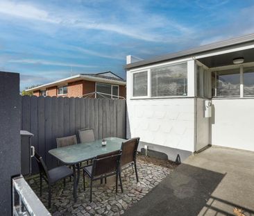 Three bedroom low-maintenance home - Photo 3