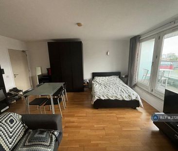 Studio to rent - Photo 4