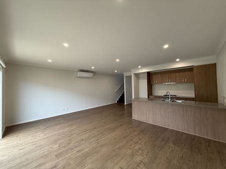 Modern 3-Bedroom Home with 2 Bathrooms and Single Garage - Photo 2