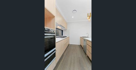 Brand New, Luxurious Double-Storey Home in Prime Austral Location - Photo 2