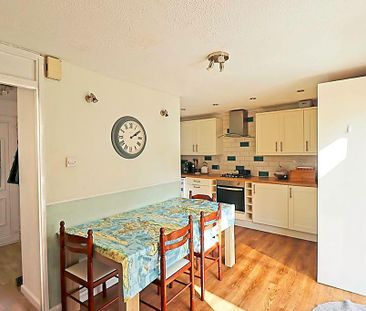 3 bedroom terraced house to rent - Photo 6