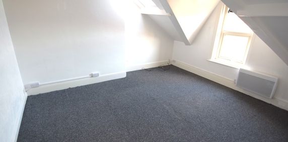 To Let 1 Bed Flat - Photo 2