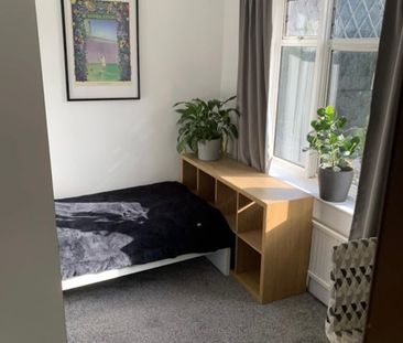 Room in a Shared House, Queenscourt, HA9 - Photo 4