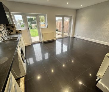 3 bedroom semi-detached house to rent - Photo 6