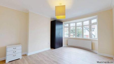 3 bedroom property to rent in London - Photo 4