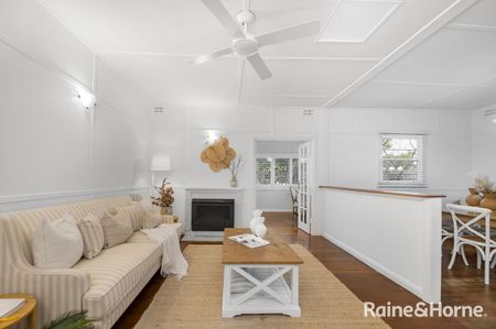 Charming Cottage Style Home! - Photo 5