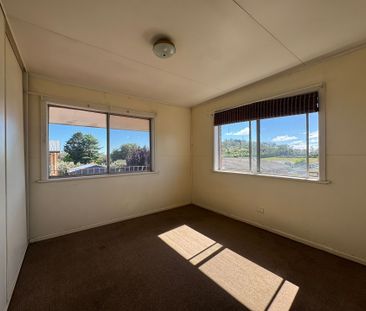 Single Bedroom Upstairs Unit - Photo 3