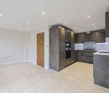 3 bed Semi Detached for rent - Photo 6