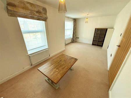 5 bedroom semi-detached house to rent - Photo 4