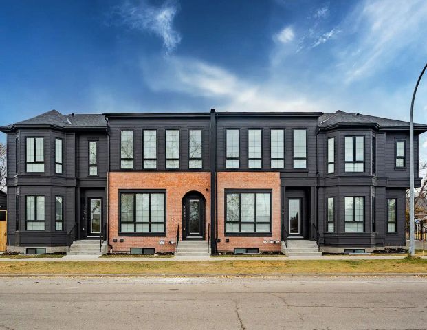 STUNNING CORNER UNIT | 3 BED + 2.5 BATH | PARK-FRONT LIVING IN INGLEWOOD — 3 Bedrooms Townhouse - Photo 1