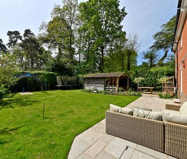 A 5 bedroom detached family home to rent at Woolton Hill near Newbury. - Photo 5