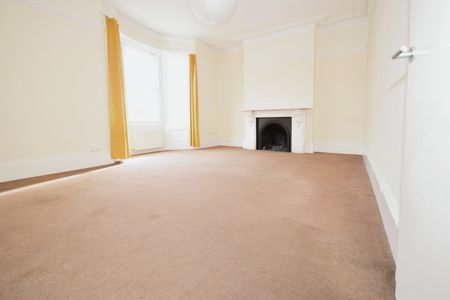 2 bedroom maisonette to rent - Photo 2