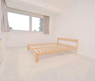 Carlton Close, Upminster, RM14 - Photo 2