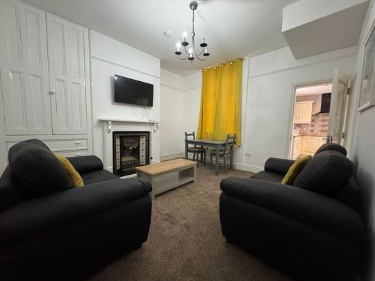 4 bedroom terraced house to rent - Photo 1