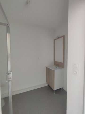 Location Appartement 1 pièce 18m² NIMES 30000 - Photo 2