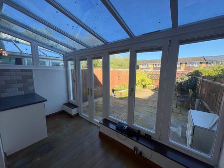 Russet Close, Tongham, Farnham, Surrey, GU10 - Photo 5