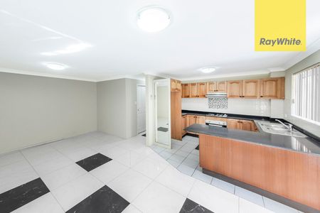 BEAUTIFULLY COSY RENOVATED 3 BEDROOM UNIT - Photo 3