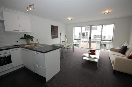 Chic 3BR Onehunga Apt w/ Pool & Parking - Photo 3