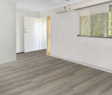 Renovated Townhouse Offering Comfort and Convenience - Photo 4