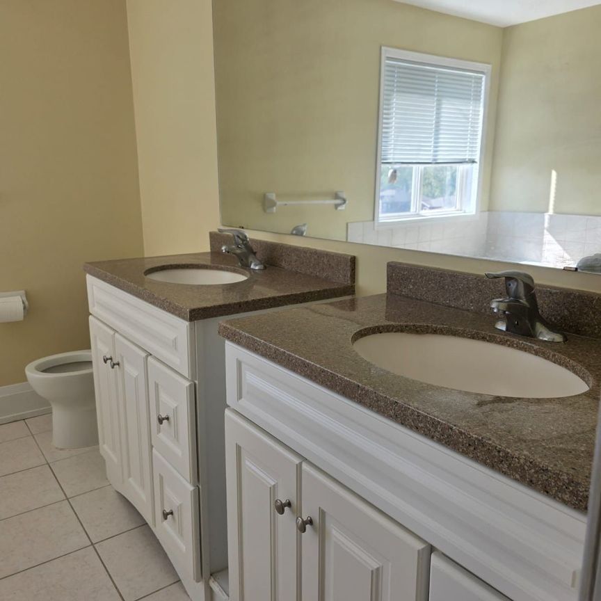 For Lease - 329 Edgehill Drive Unit# Upper, Barrie, Ontario - Photo 1