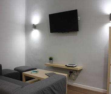 Room with balcony in Lavapiés - Photo 2