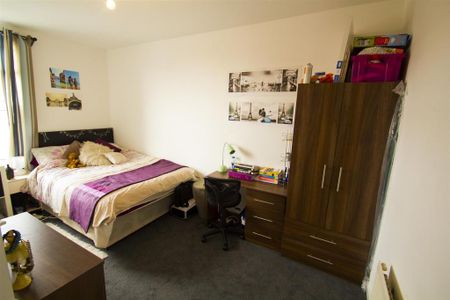 5 bedroom terraced house to rent - Photo 2