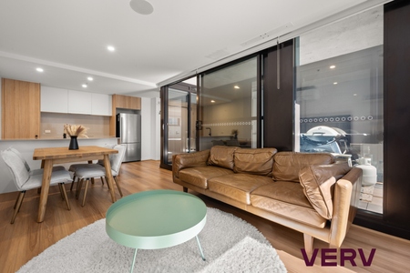 FULLY FURNISHED UNIT IN THE CENTRE OF BRADDON - Photo 2