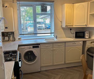 4 Bed Flat, Thursley House, KT2 - Photo 3