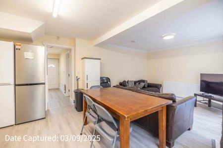 19 Yarburgh Way, Badger Hill - Photo 3