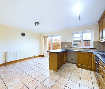 3 bedroom semi-detached house to rent - Photo 5